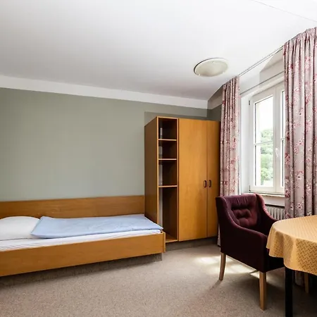 Hotel Gaestehaus In Der Brueckenstrasse Jagsthausen