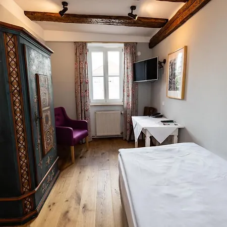 فندق Gaestehaus In Der Brueckenstrasse